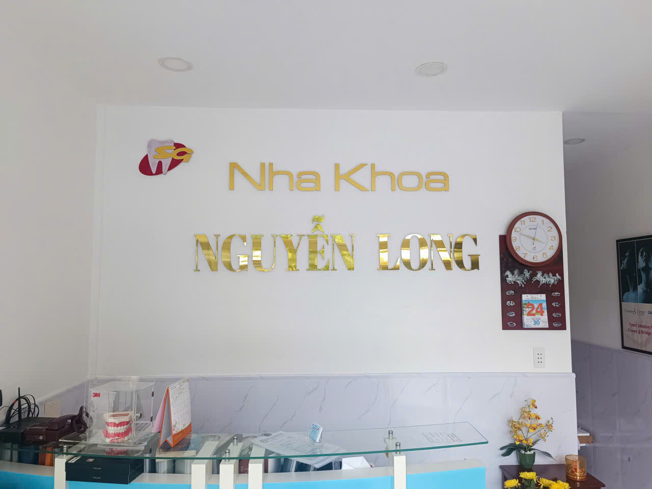 Bàn giao và lắp đặt thiết bị tại Nha Khoa Nguyễn Long