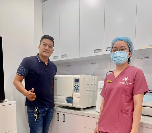 Bàn giao lò hấp Class B Runyes SEA-23-B-LCD đến Nha Khoa Sài Gòn Implant